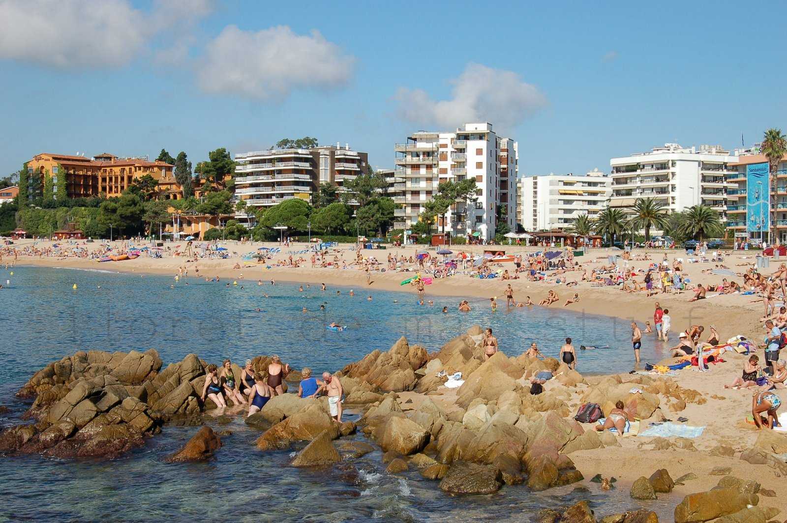 Лучшие 12 пляжей и бухт в льорет-де-мар испания