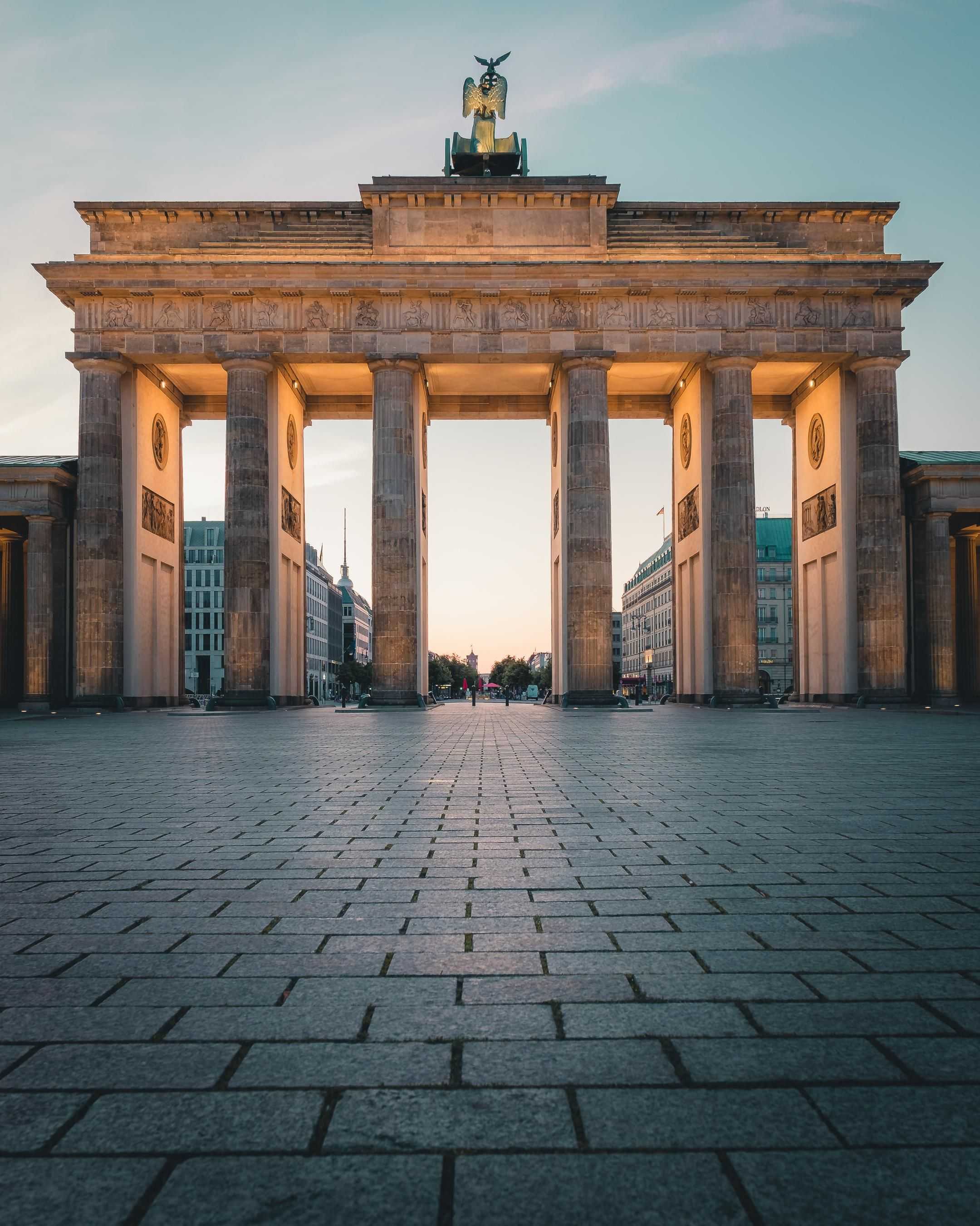 Бранденбургские ворота в берлине: история ворот, архитектура и значение в истории германии. cложная судьба великого монумента - бранденбургских ворот