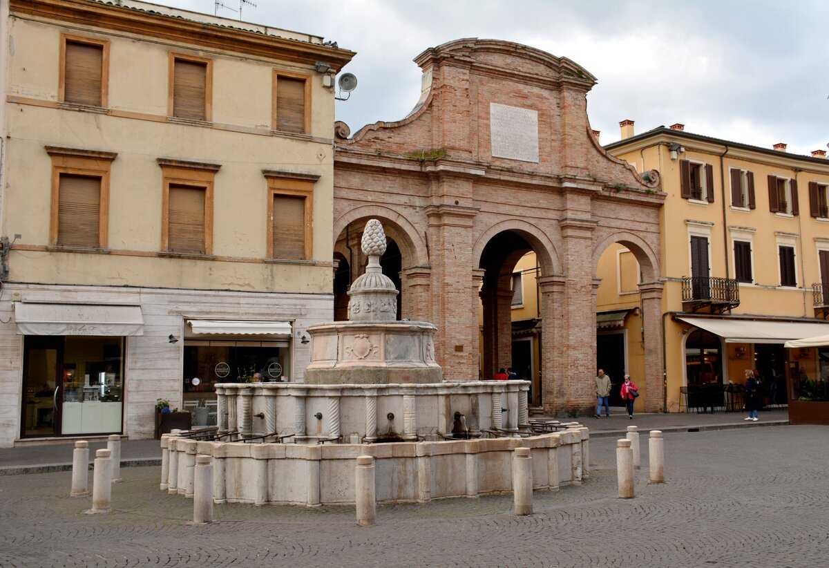 Площадь кавур (piazza cavour): описание главной достопримечательности в римини
