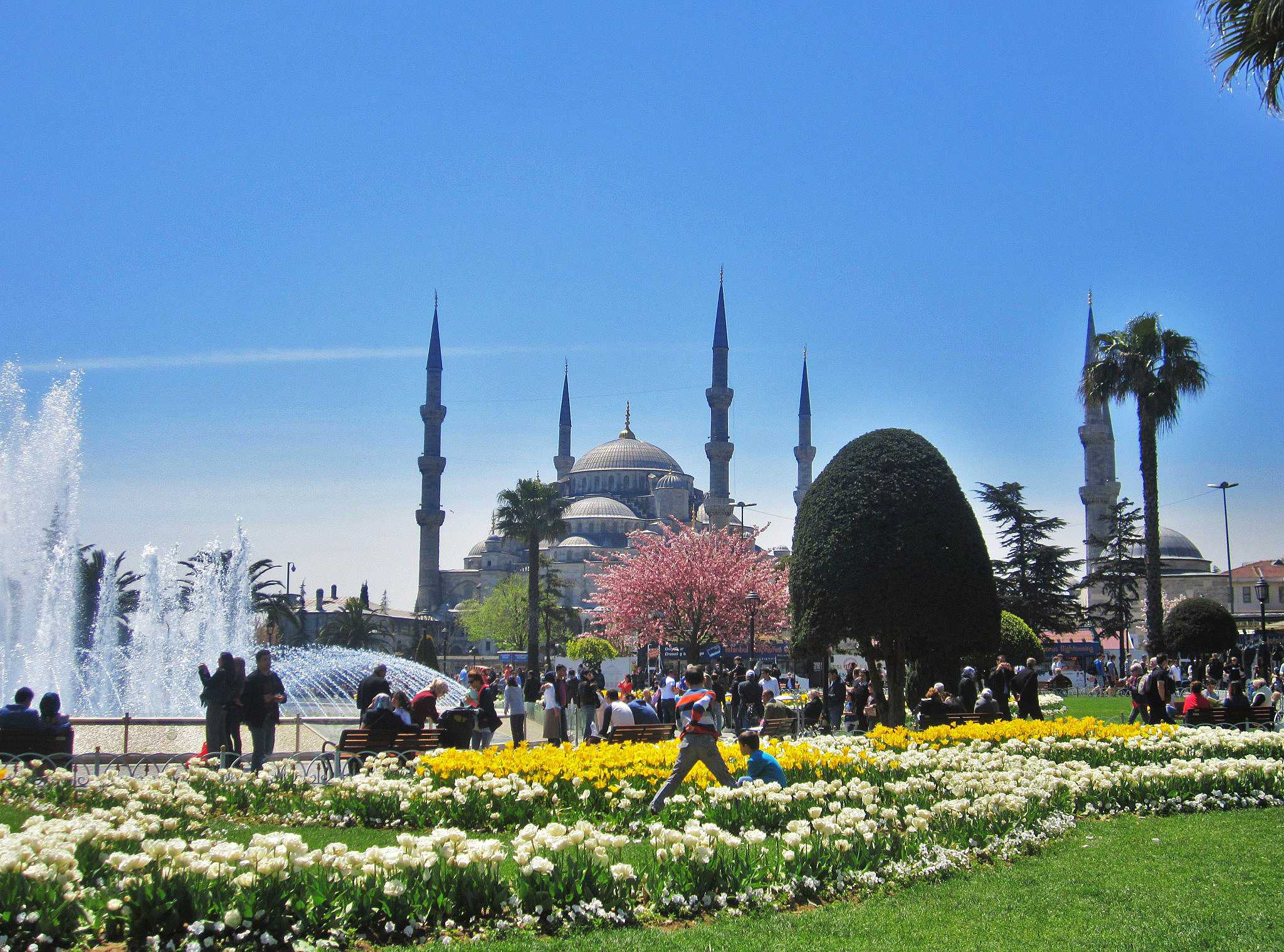 Площадь султанахмет — место, которое не пропустит ни один турист