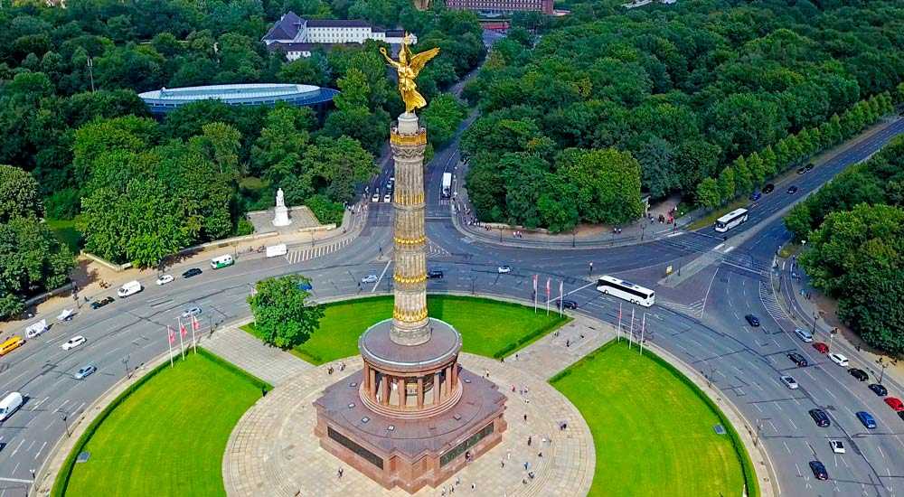 Ангел мира в Мюнхене является мемориалом, состоящим из колонны с памятником и храмом памяти, а также террасы, являющейся смотровой площадкой Мемориал посвящен 25-й годовщине мирного договора после окончания франко-прусской войны 1870-1871 годов