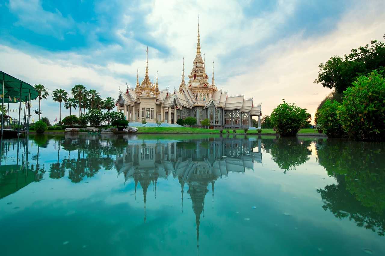 Таиланд: 30-дневная поездка с продлением доступна без визы, долгосрочную тайскую визу оформляют в посольстве