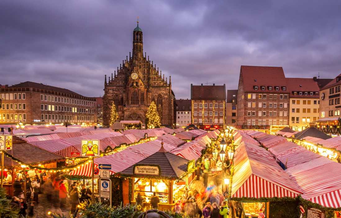 В канун Рождества в Нюрнберге работают Рождественские ярмарки, которые являются одними из самых красивых и колоритных в Европе