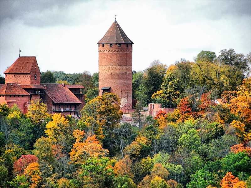 Турайдский замок (turaidas pils) описание и фото - латвия : сигулда