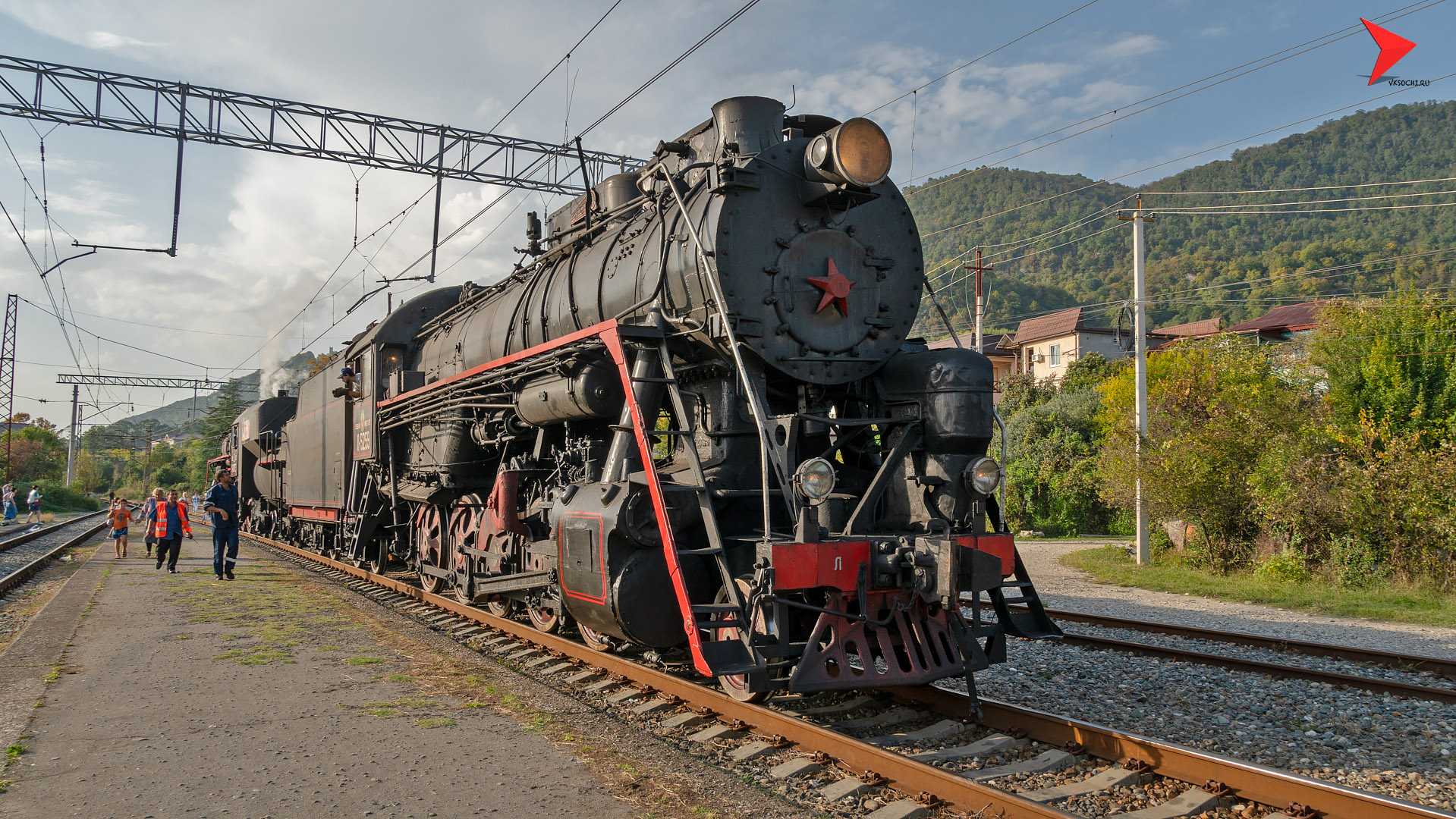 На черноморском побережье возобновил курсирование туристический поезд «сочи-927»