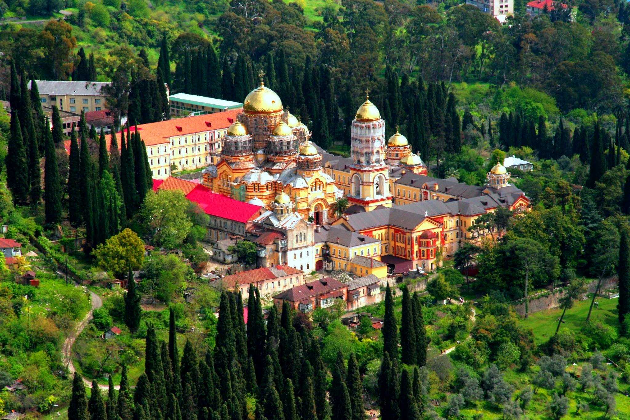 Крепость Сан-Томмазо в Абхазии - путеводитель по достопримечательности для туристов, время работы и цена, советы по осмотру, как добраться  и положение на карте