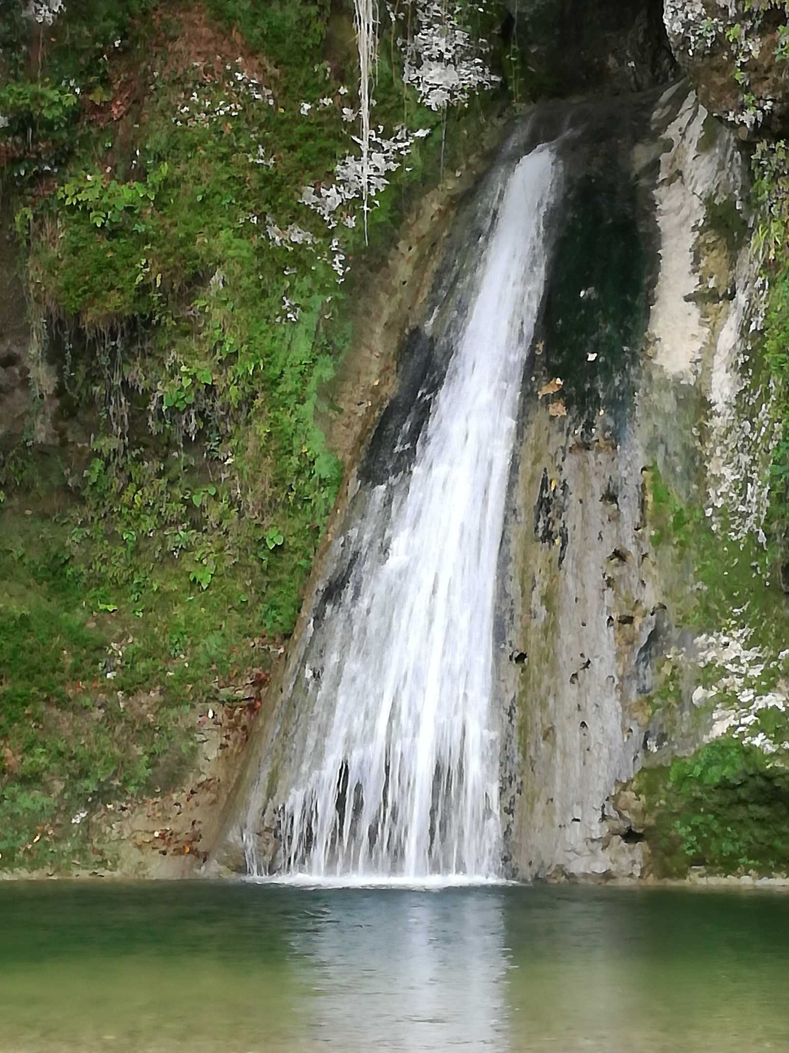 Водопад Мужские слезы в Абхазии - достоверное описание и путеводитель для туристов, время работы и цена, советы по осмотру, как добраться  и положение на карте