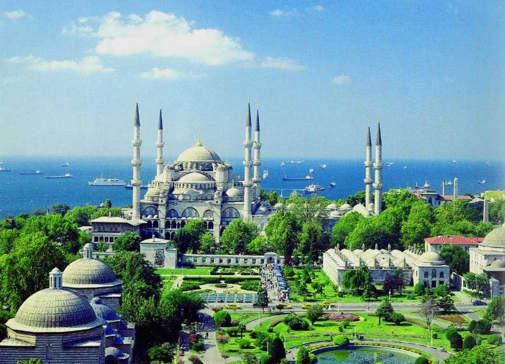 Султанахмет Sultanahmet - историческая часть Стамбула, где сосредоточены главные достопримечательности города, представляющие собой великолепный ансамбль