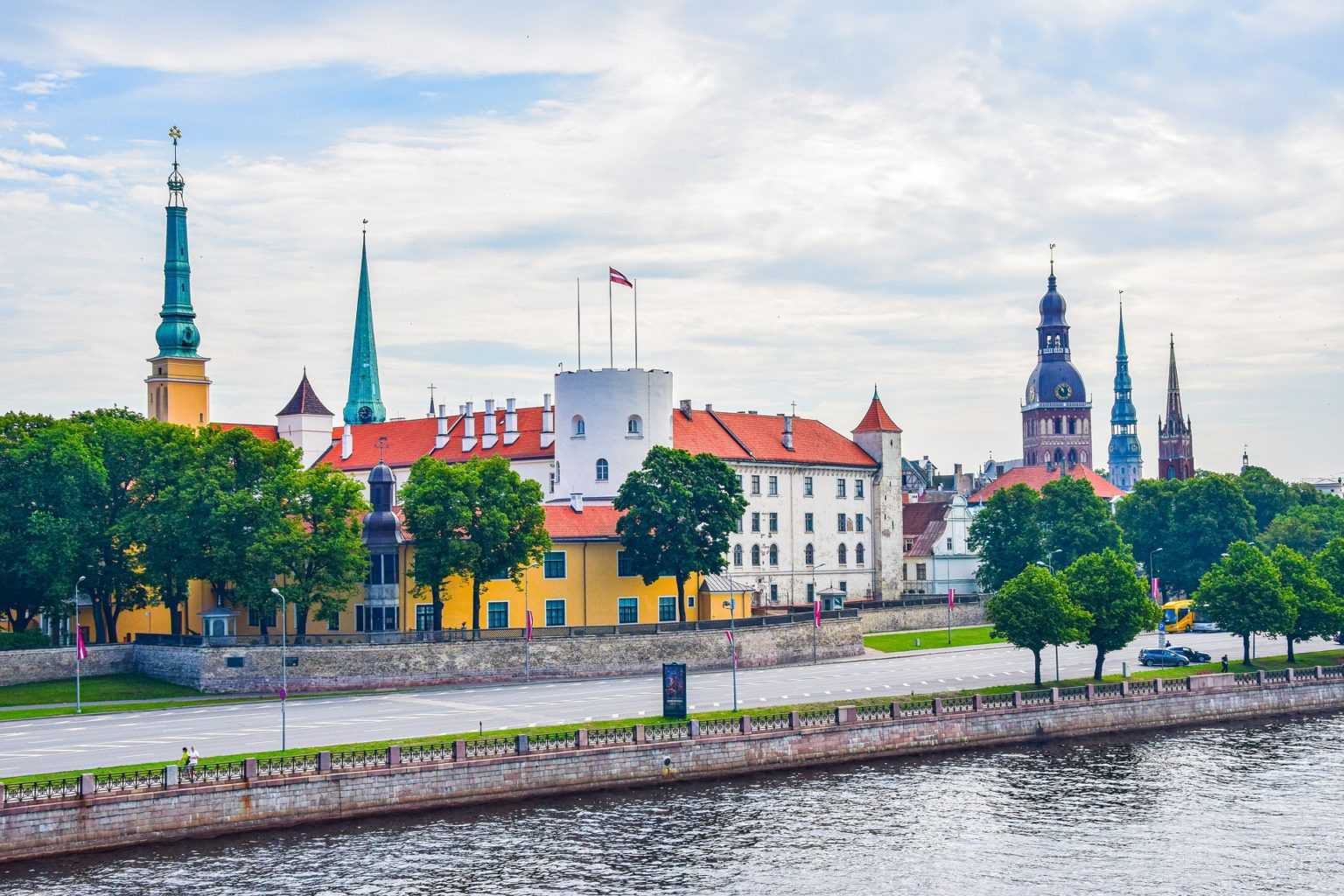 Рига - курортная столица латвии и самый большой город в прибалтики