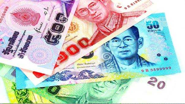 Узнайте все, что нужно знать туристам про деньги и валюту Тайланда: курс обмена на сегодня, где лучше менять, какую валюту лучше брать с собой, использование банковских карт и другие вопросы
