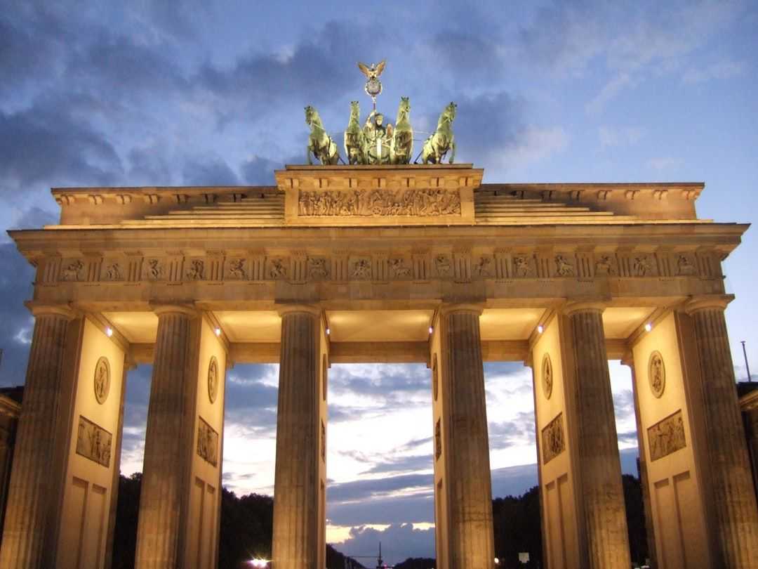 Бранденбургские ворота – один из символов туристической германии