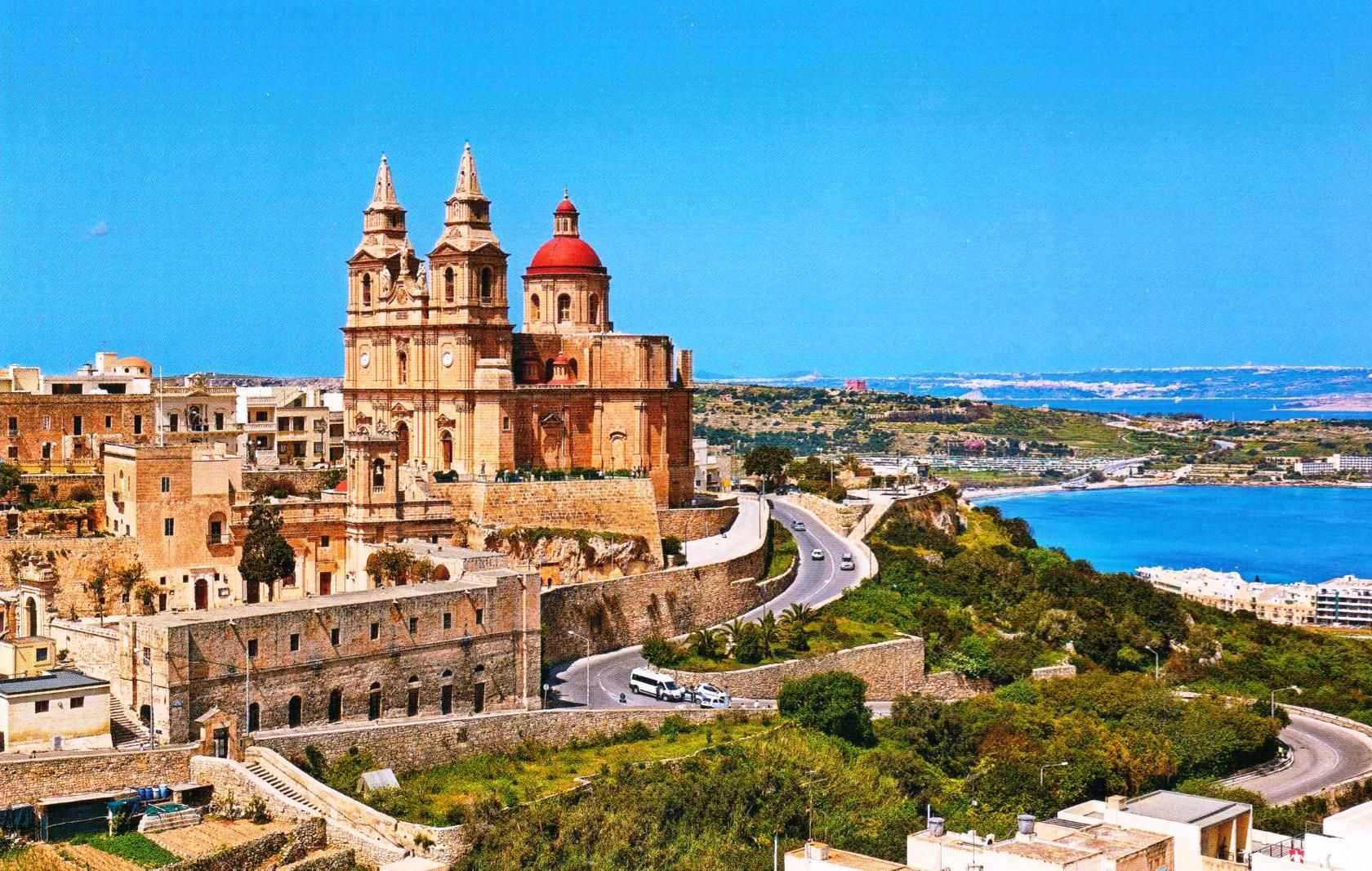 Моста - город на острове Мальта, который является густонаселенным и, по местным меркам, одним из самых больших на Мальте