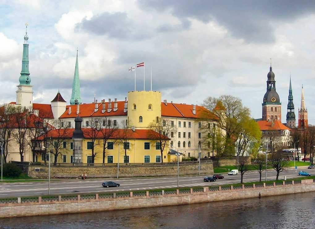 Рижский замок - от резиденции магистра ливонского ордена до резиденции президента латвийской республики  —