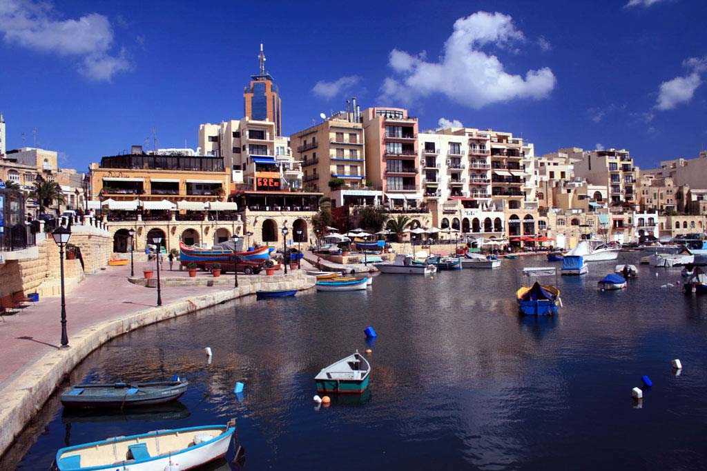 Сент-Джулианс или Сан-Джильян - город, расположенный на острове Мальта, вдоль побережья Средиземного моря В настоящее время Сент-Джулианс является популярным туристическим центром, а также одним из самых развитых городов Мальты, в котором гармонично сочет