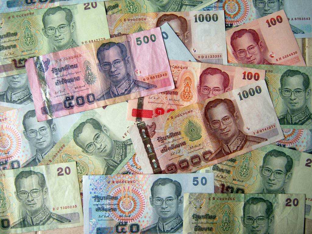 Какую валюту брать в таиланд в 2019 — доллары или рубли?