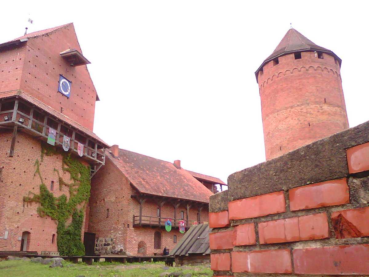 Турайдский замок и горнолыжная трасса в сигулде.