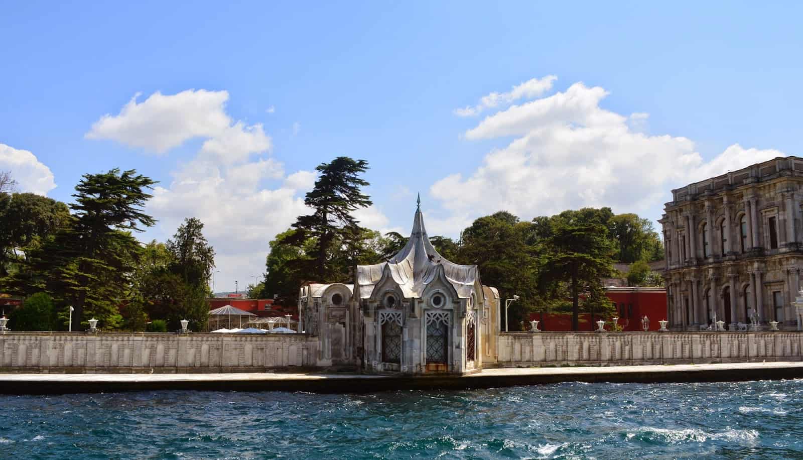 Дворец долмабахче: роскошь по-турецки на берегу босфора