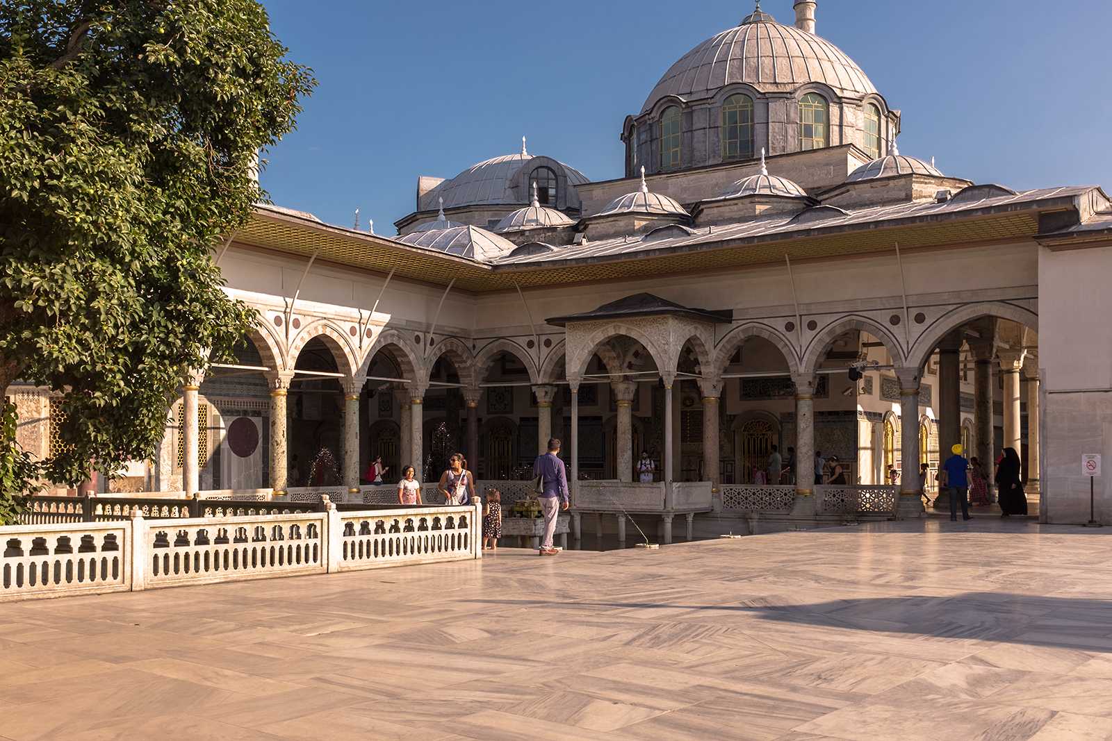 Топкапы: описание и обзор османского дворца и музея в стамбуле