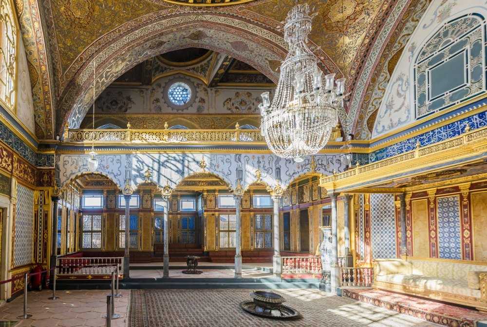 Дворец долмабахче в стамбуле – дворец последних султанов османской империиolgatravel.com