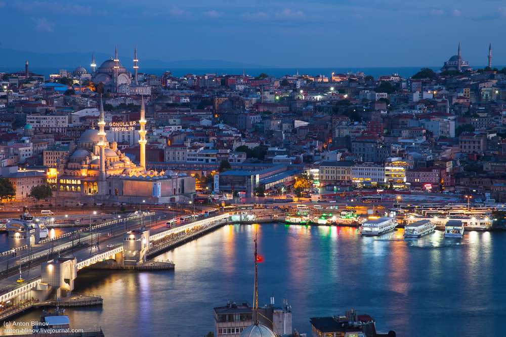 Золотой Рог Haliç, Халич - узкий изогнутый залив бухта в Стамбуле, соединяющийся с проливом Босфор в точке, где Босфор встречается с Мраморным морем